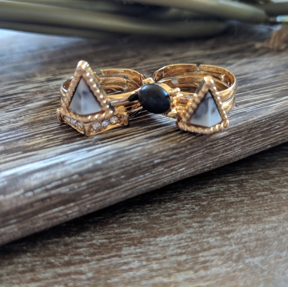 Jewelry - ✨FIRM✨Set of 4 Stackable Rings - Marble Accents
